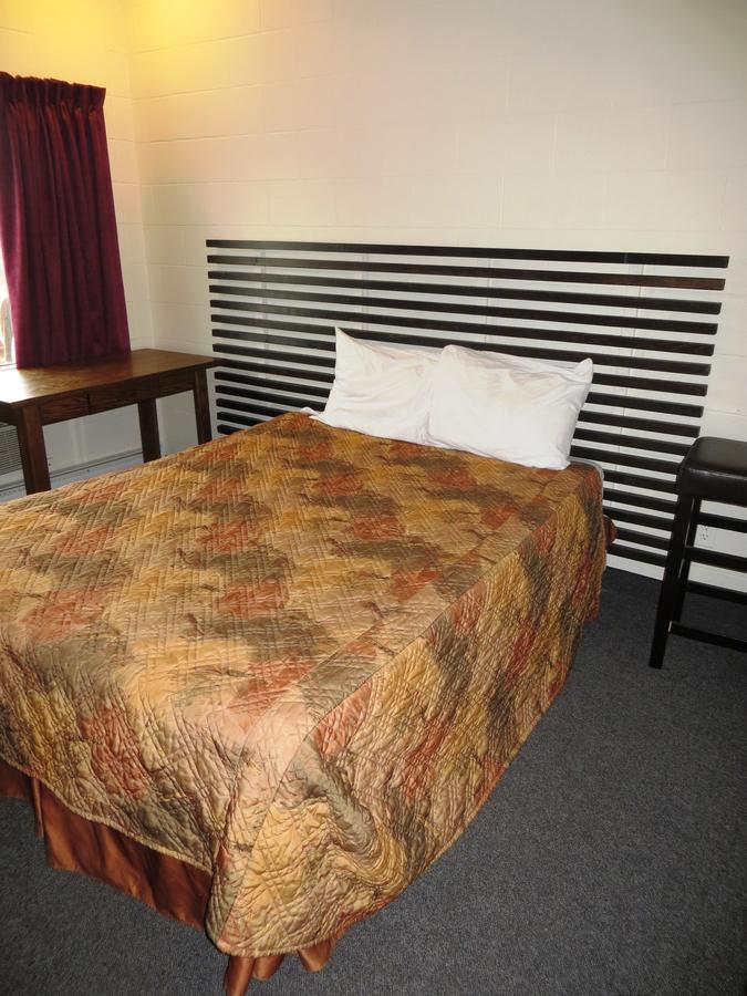 Macklin Motor Inn Exterior photo
